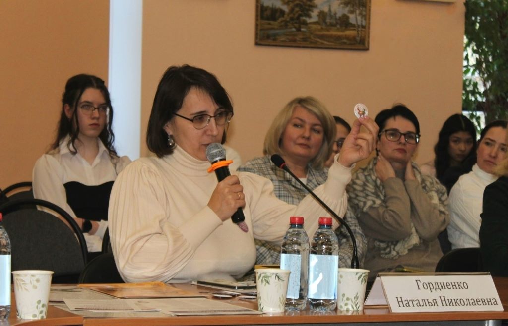 Чистота языка как приоритет: в Рязани провели круглый стол с участием молодёжи