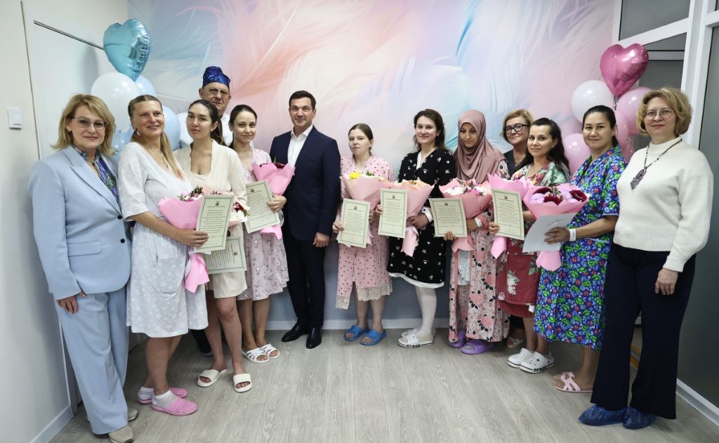 Подарки для именинников: в Челябинске чествовали молодых мам