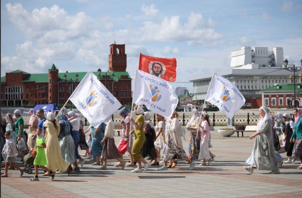 В Йошкар-Оле состоялся праздник, посвященный Дню семьи, любви и верности (Республика Марий Эл)