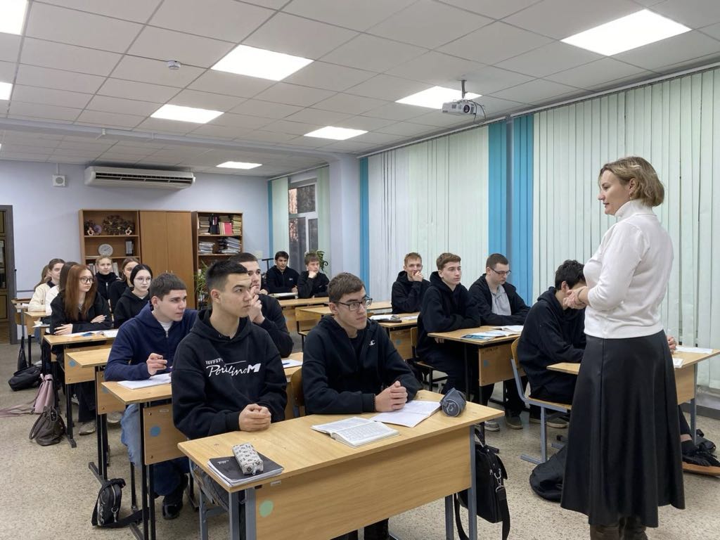 Служение во благо семьи: живое общение со студентами и высокие награды (Оренбургская область)