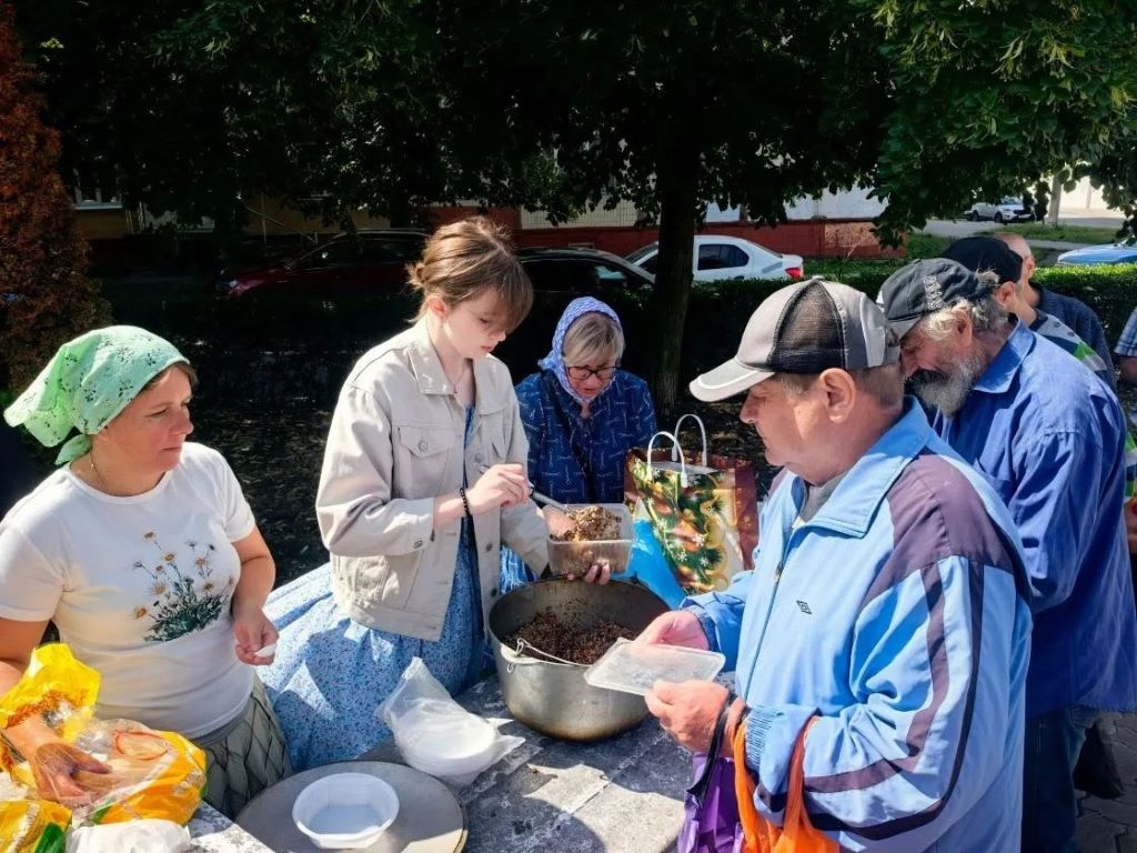 «Юницы» Белогорья поддерживают нуждающихся земляков
