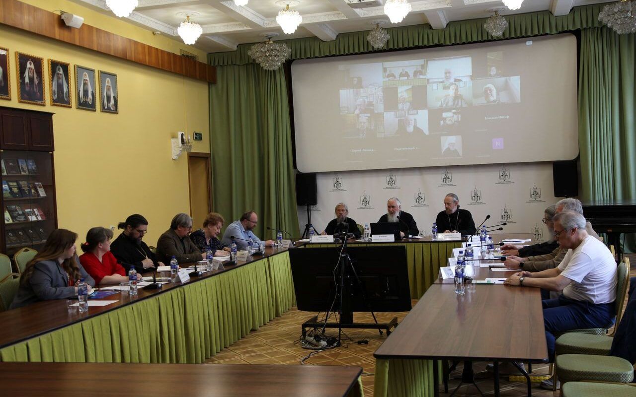В Издательском Совете обсудили меры по укреплению института семьи и нравственные границы технического развития