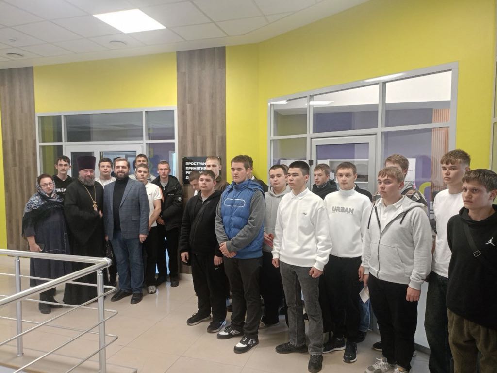 Отцовство как фундамент: встреча с молодёжью в Луганске
